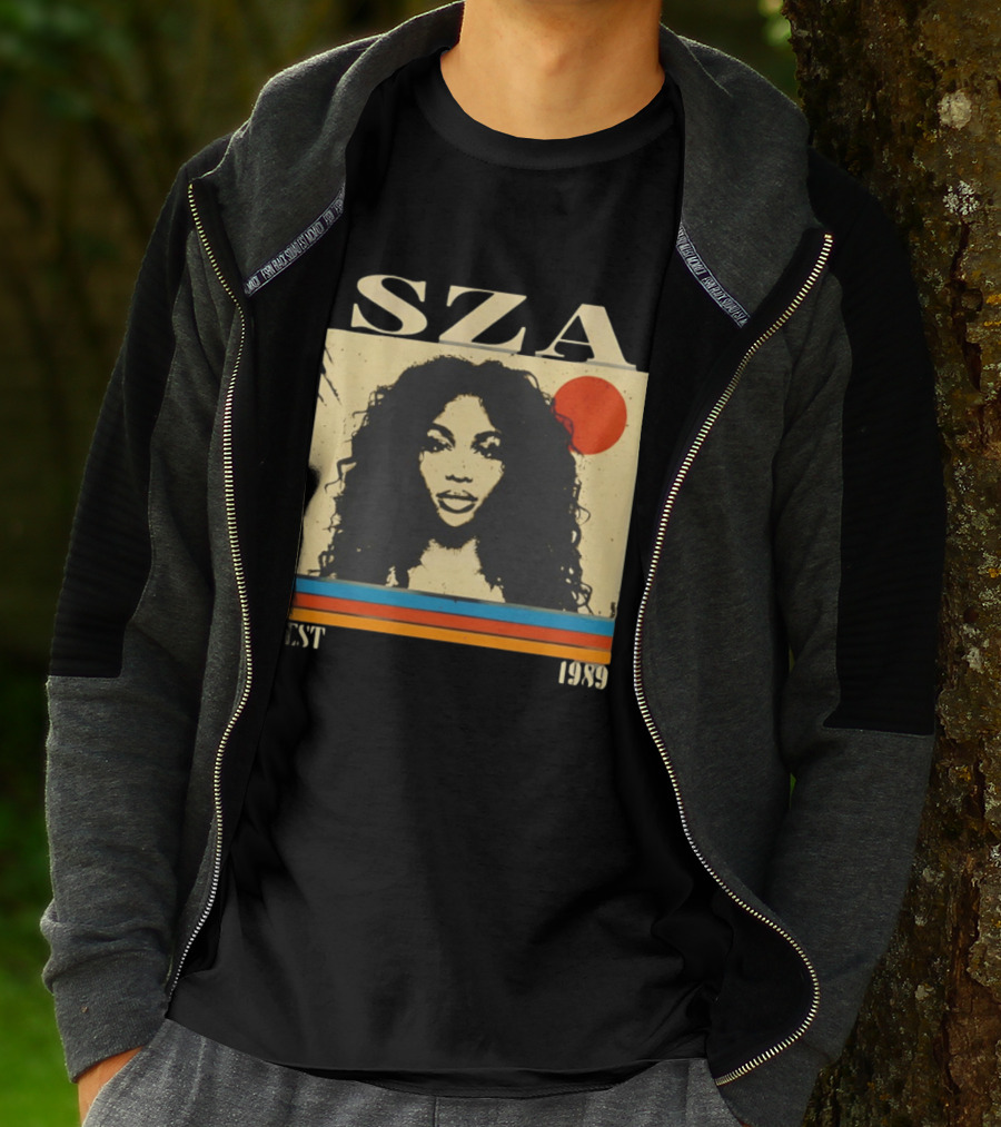 SZA EST 1989 Vintage Style Portrait With Retro Sun And Stripes T-Shirt