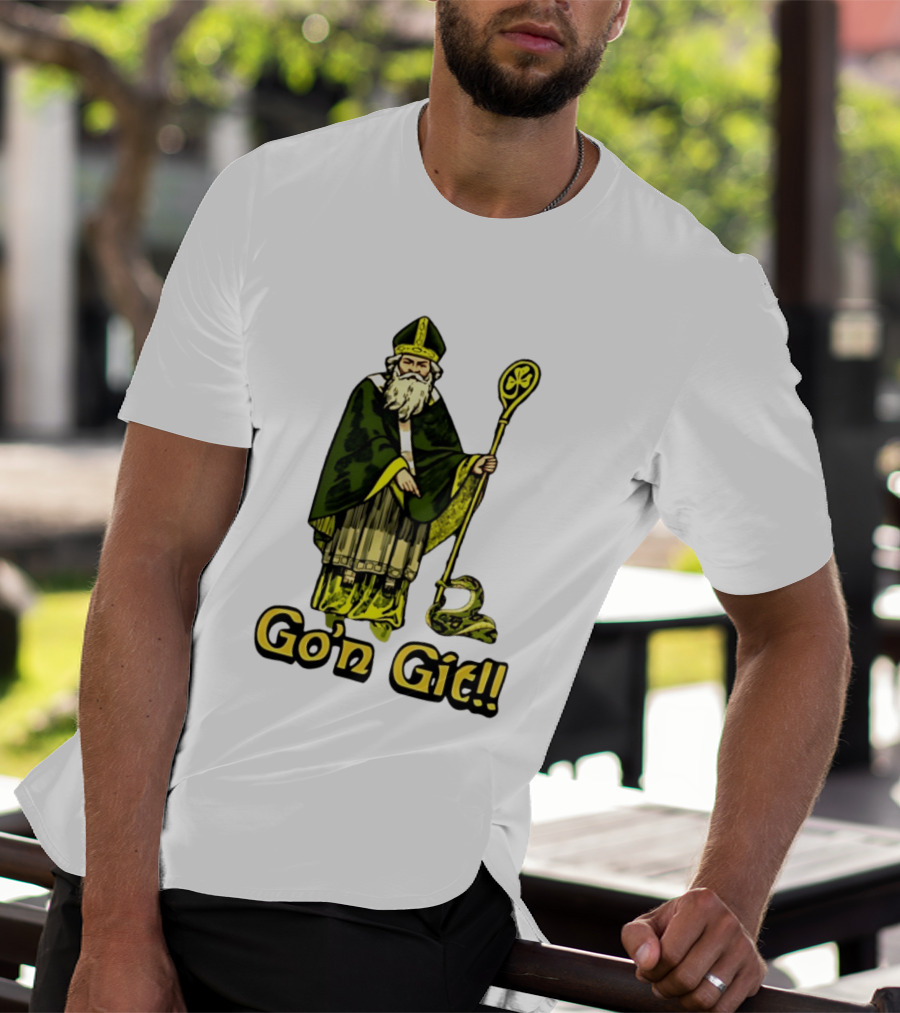 St Patrick With Shamrock Staff And Snake Go'n Git T-Shirt