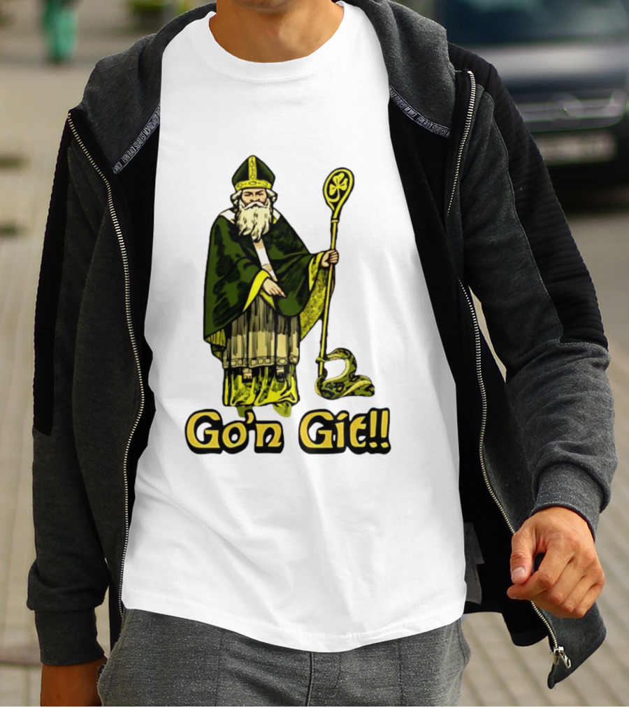 St Patrick With Shamrock Staff And Snake Go'n Git T-Shirt