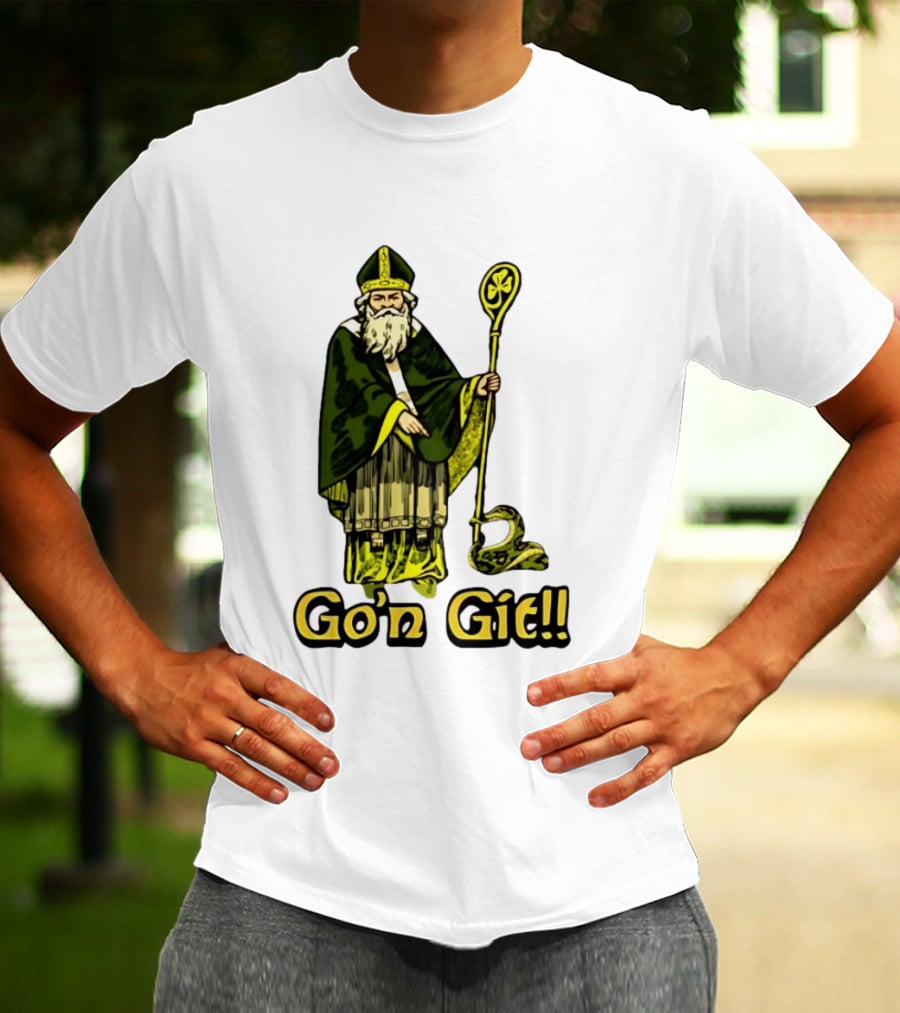 St Patrick With Shamrock Staff And Snake Go'n Git T-Shirt