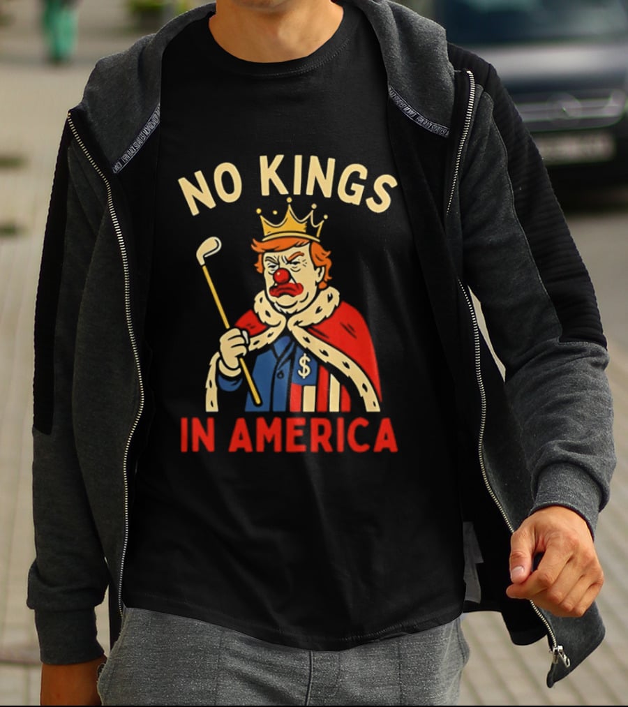 No Kings In America Trump Clown Wearing Crown And Red Nose Golf Club T-Shirt