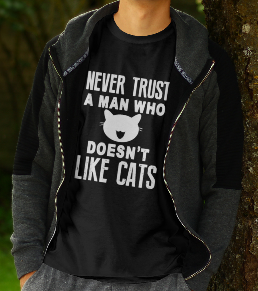 Never Trust A Man Who Doesn't Like Cats Cat Face T-Shirt