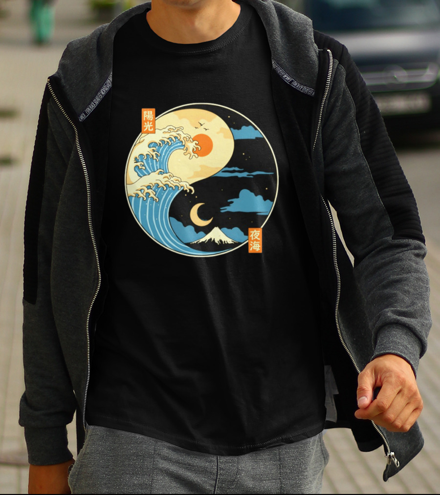The Great Wave Off Kanagawa And Mount Fuji Yin Yang Sun And Moon Balance T-Shirt