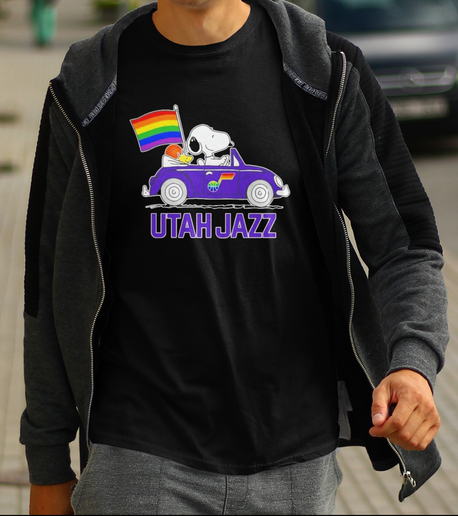 Utah Jazz Snoopy Woodstock Driving Rainbow Flag Car T-Shirt