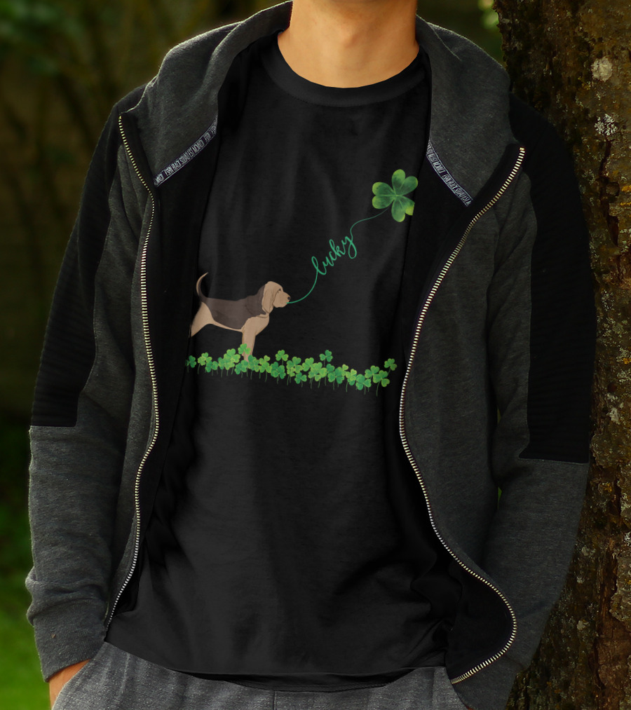 Lucky Bloodhound Dog With Shamrock St Patrick Day T-Shirt
