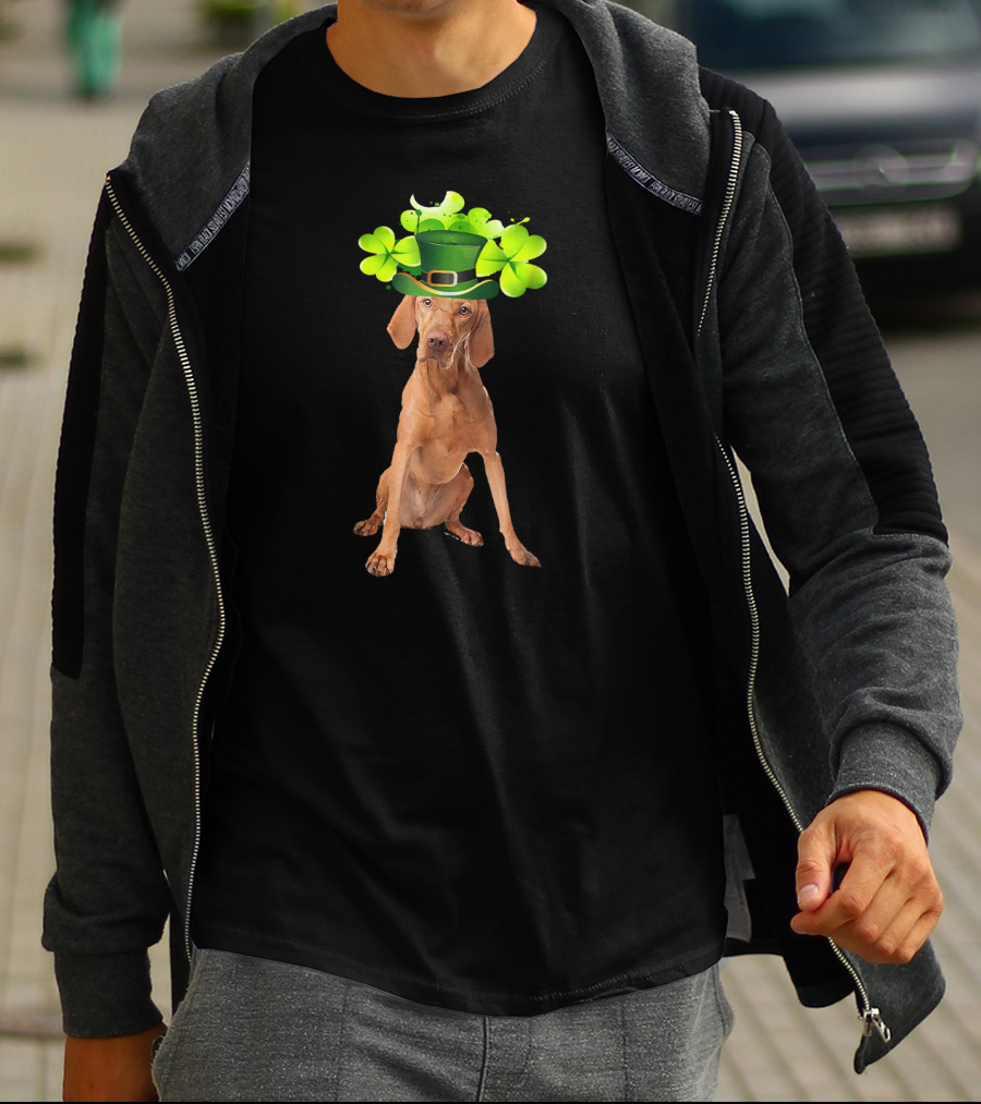 St Patricks Day Hungarian Vizsla Dog With Irish Clover Hat T-Shirt