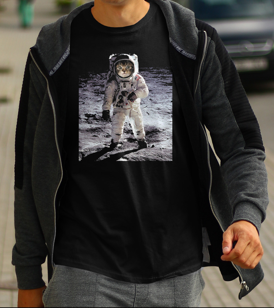 First Space Cat On The Moon Astronaut Suit Moonwalking T-Shirt