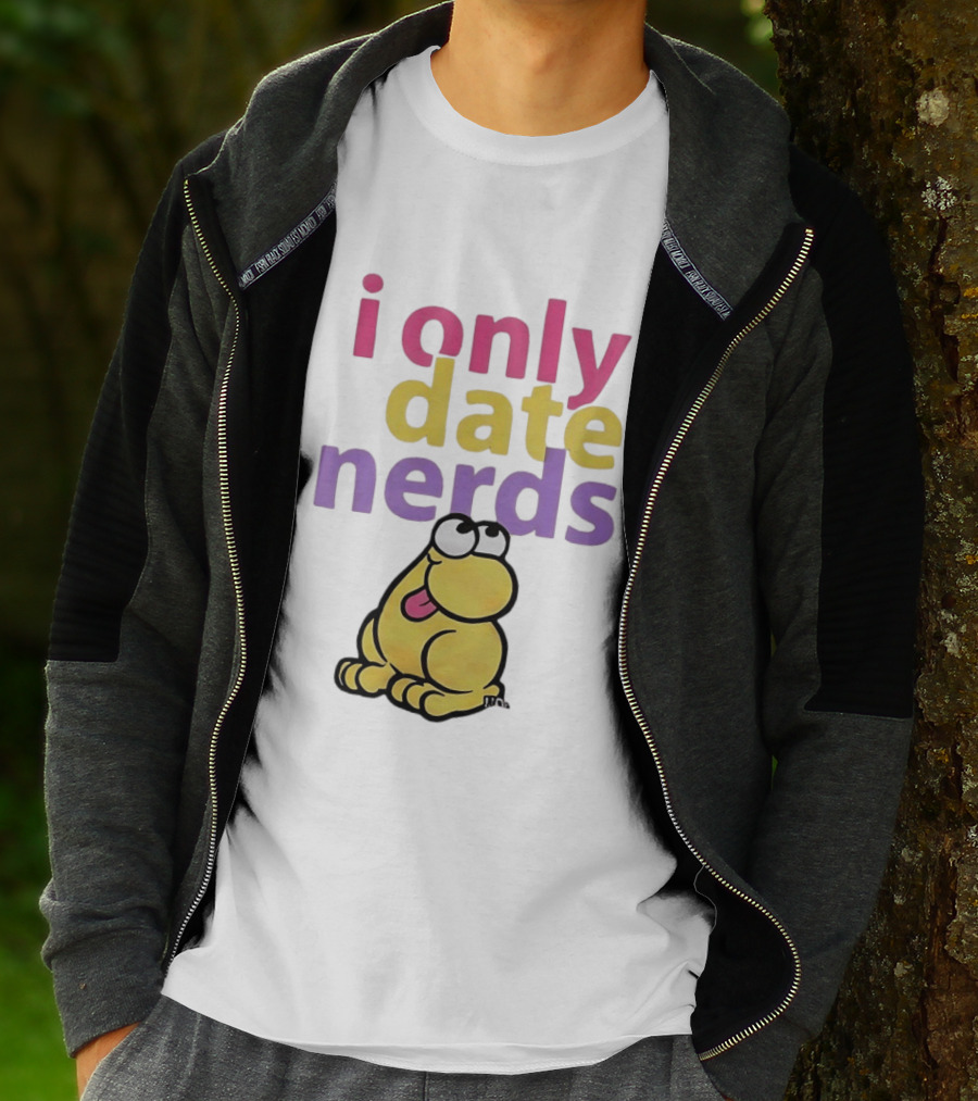 I Only Date Nerds Colorful Cartoon Worm Fun Playful Humor T-Shirt
