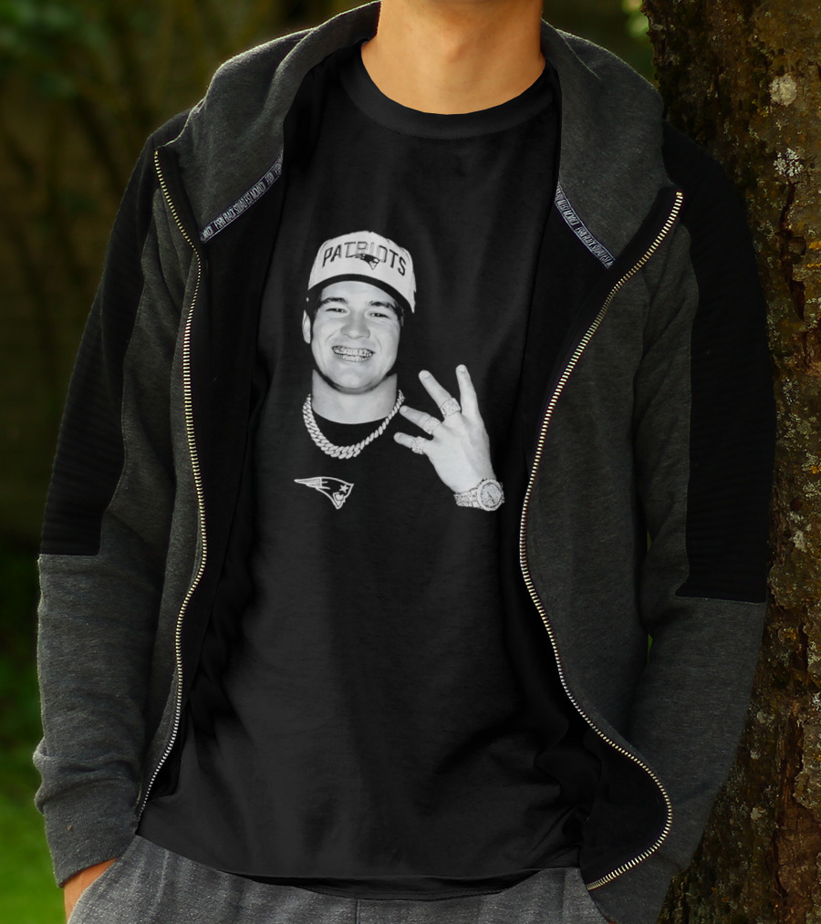 Drake Maye Patriots Cap Rings And Necklace T-Shirt