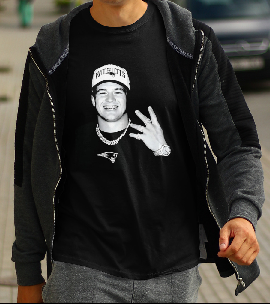 Drake Maye Patriots Cap Rings And Necklace T-Shirt