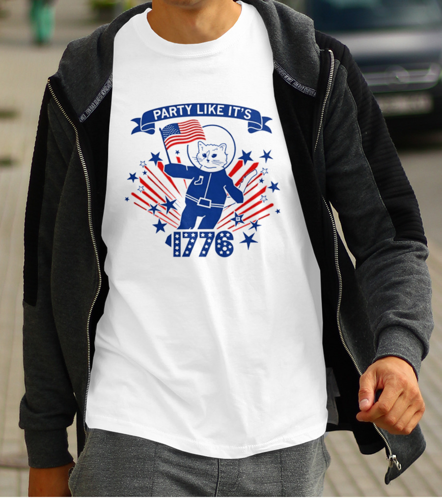 Party Like It's 1776 Astronaut Cat Holding American Flag With Stars T-Shirt