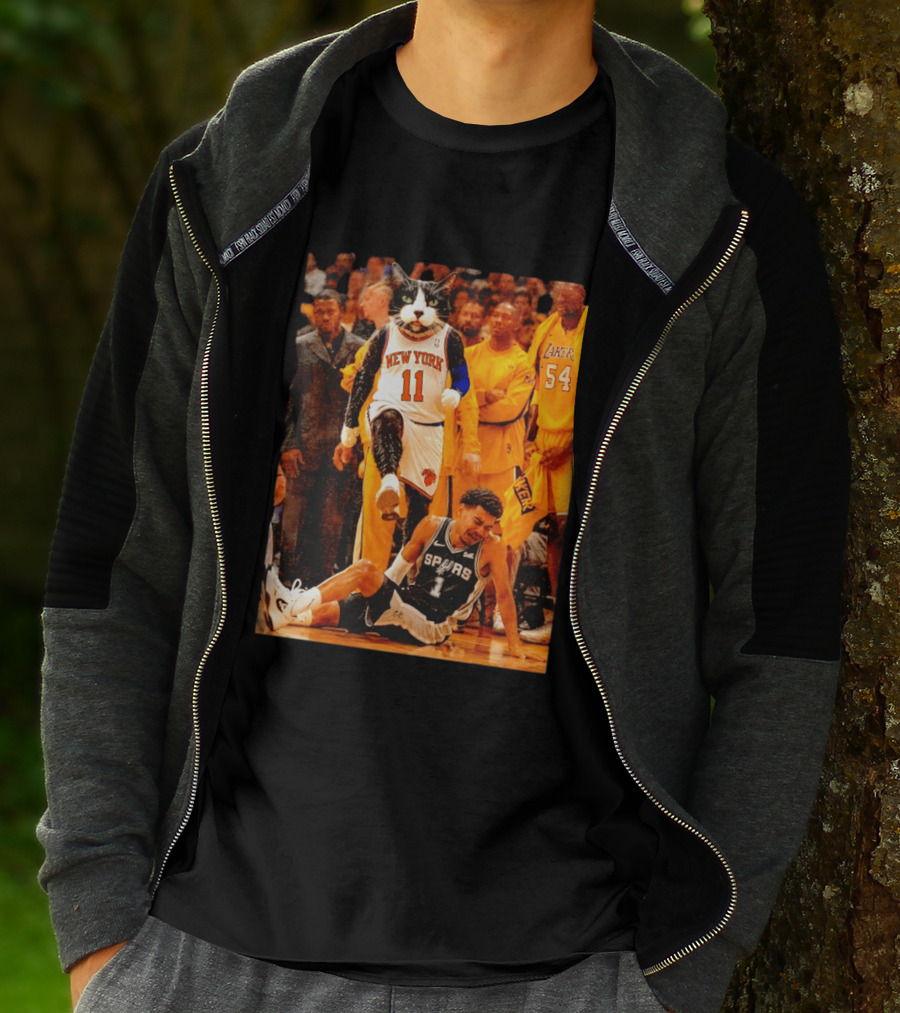 New York Knicks 11 Cat Dunks On Spurs Player Victor Wembanyama With Crowd And Lakers Players T-Shirt