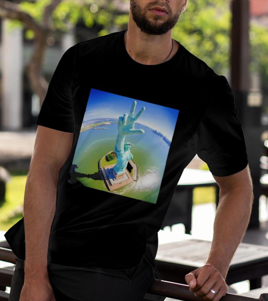 Jalen Brunson Statue Of Liberty Victory Gesture Photo T-Shirt