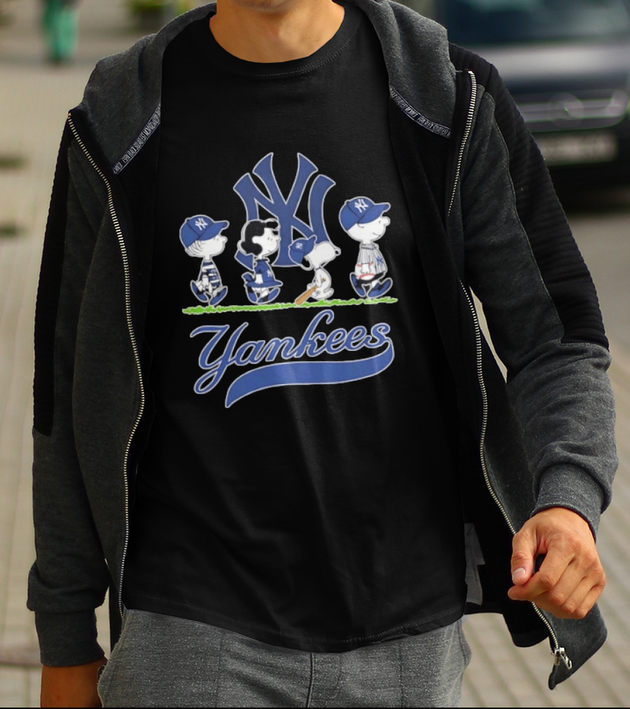 New York Yankees Peanuts Characters Snoopy Charlie Brown Lucy Linus Abbey Road 2026 T-Shirt