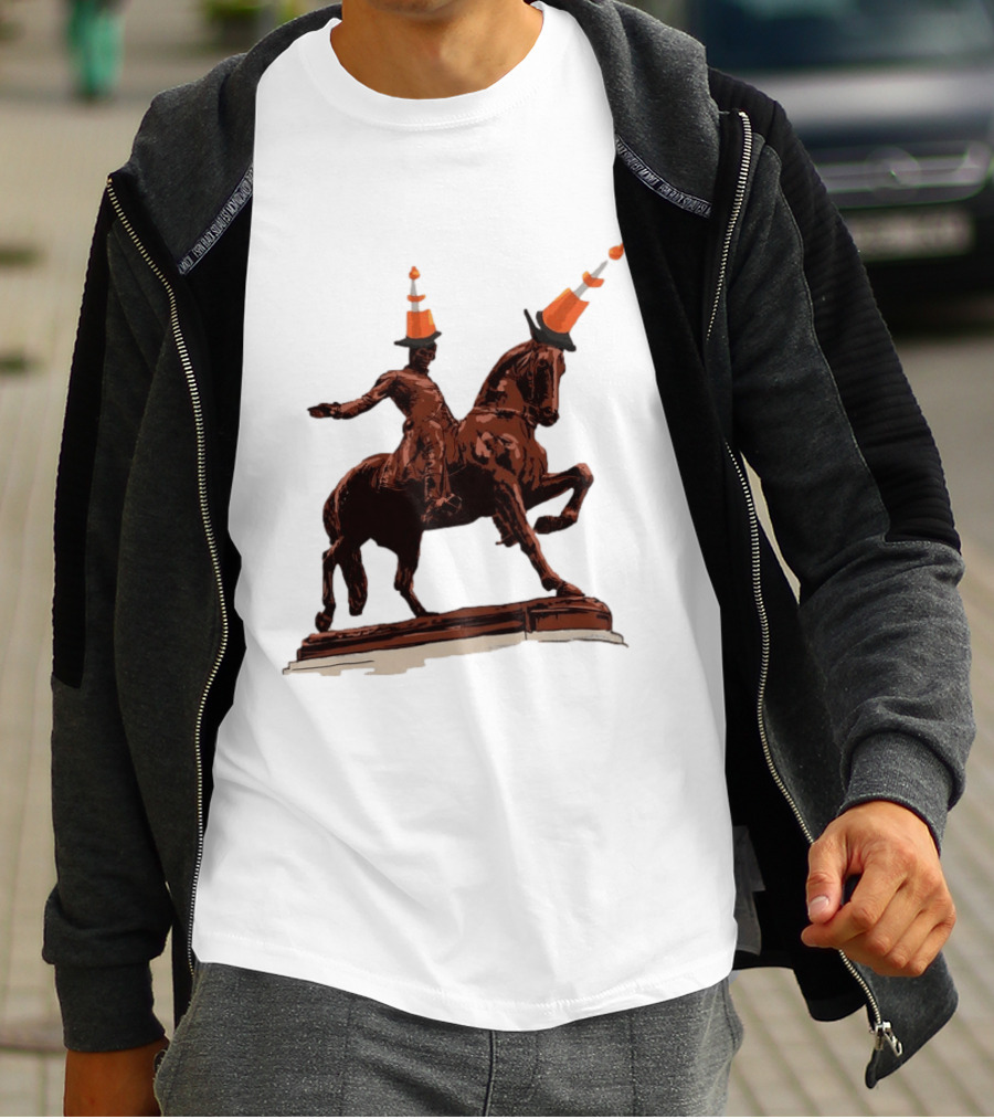 Duke Of Wellington Statue Cone Hat Glasgow Scottish T-Shirt
