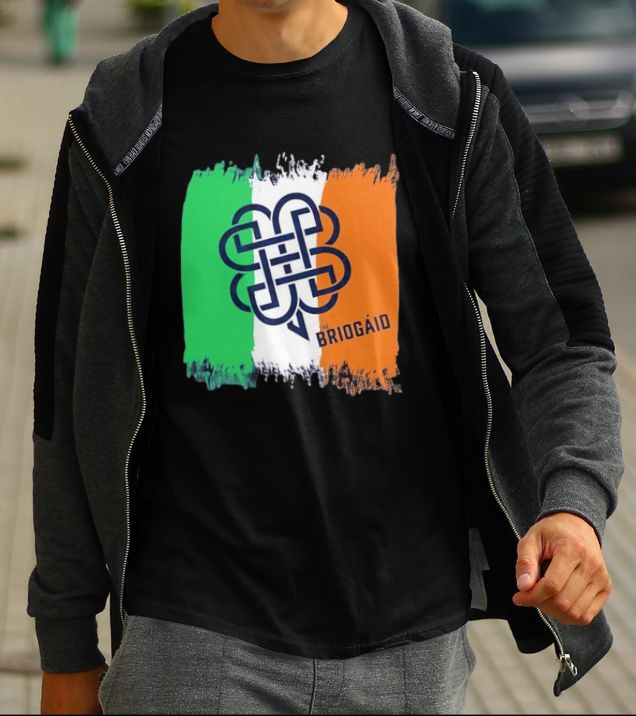 The Briogáid Celtic Knot Irish Flag T-Shirt