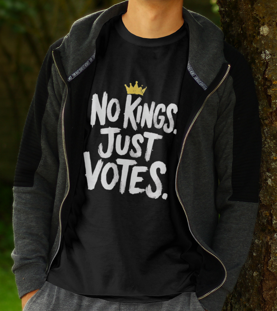 No Kings Just Votes Crown Symbol Politics Empowerment T-Shirt