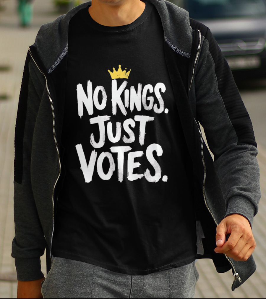 No Kings Just Votes Crown Symbol Politics Empowerment T-Shirt