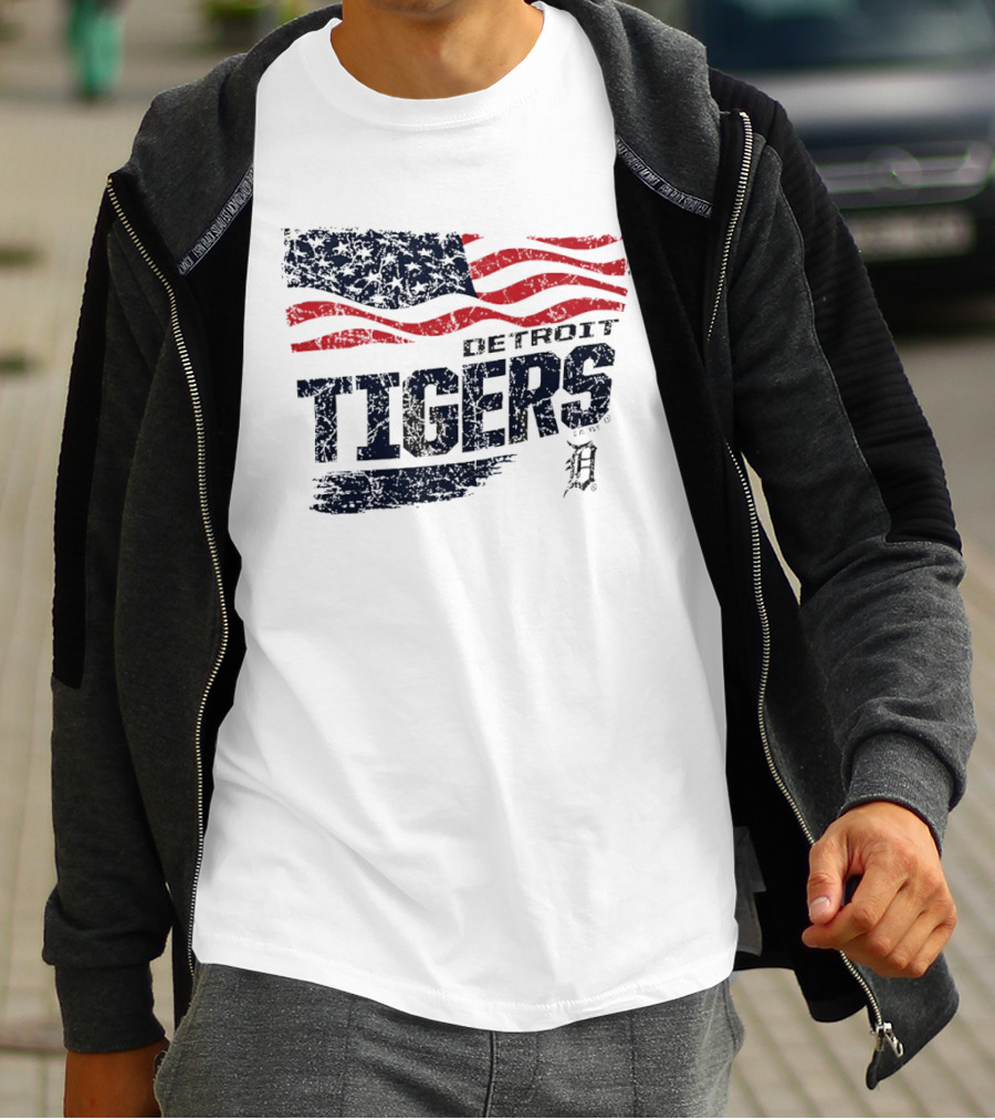 Detroit Tigers Waving American Flag 4th Of July Celebration T-Shirt