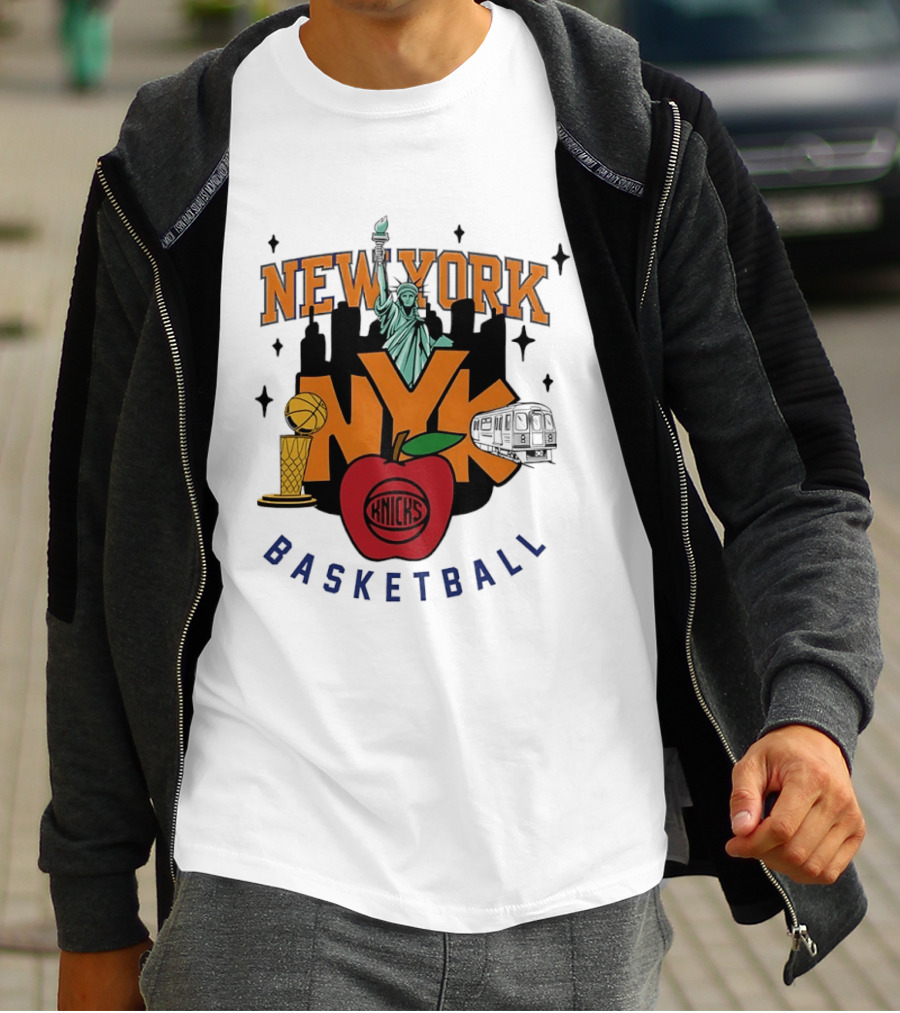 New York Knicks NYK Big Apple Basketball Statue Subway Skyline T-Shirt