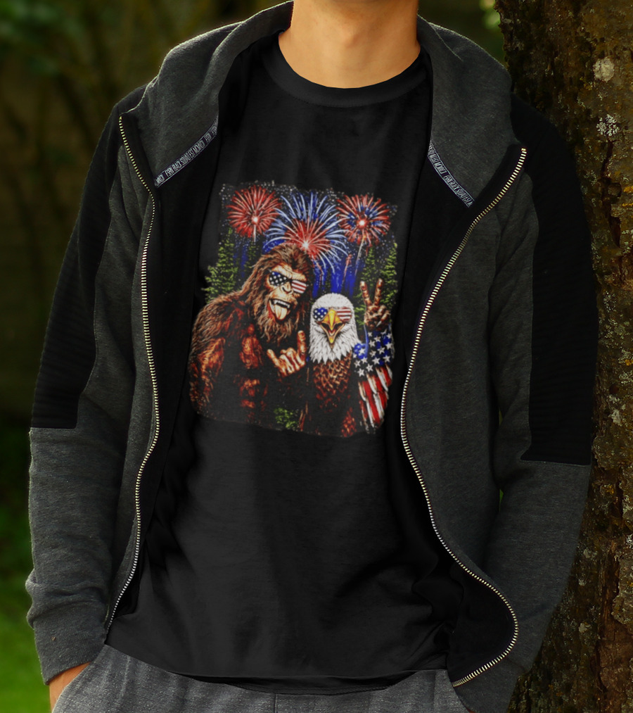 Bigfoot Bald Eagle 4th Of July Fireworks Celebration With American Flag Sunglasses T-Shirt