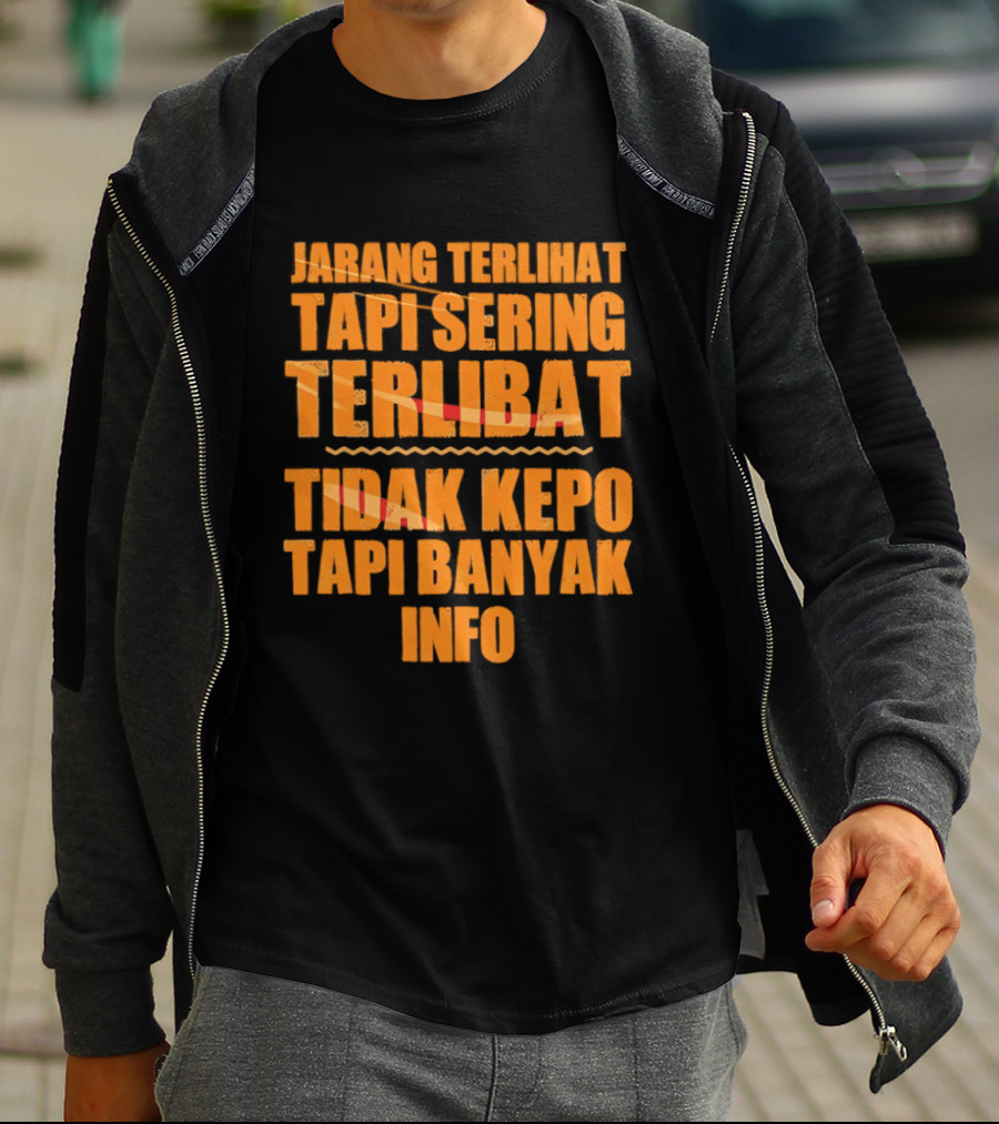 Jarang Terlihat Tapi Sering Terlibat Tidak Kepo Tapi Banyak Info Keren T-Shirt