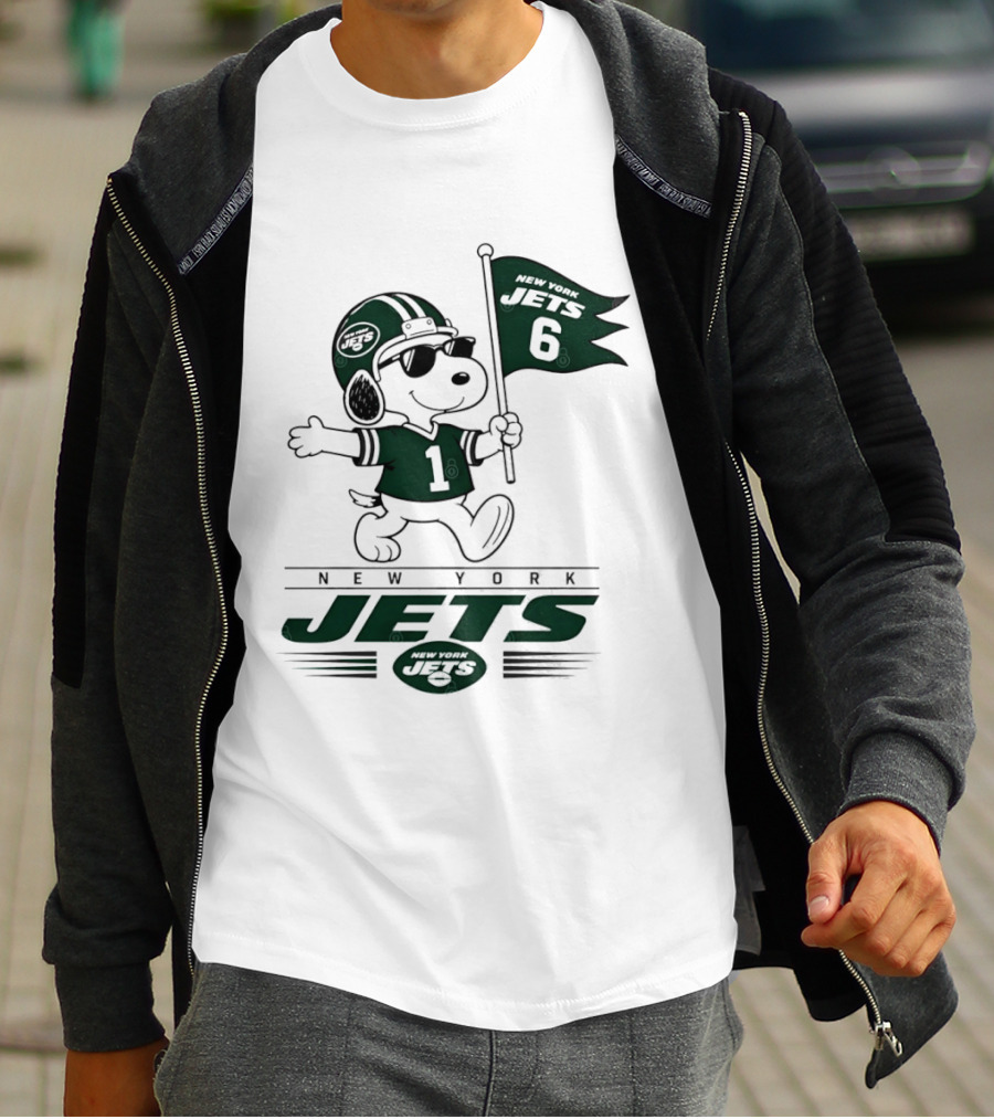 Snoopy Peanuts New York Jets Football 6 1 T-Shirt