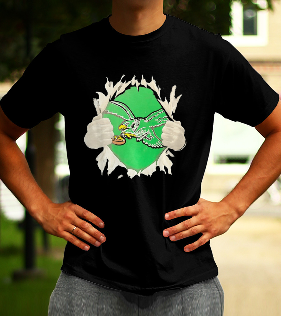 Philadelphia Eagles Vintage Chest Rip Football Fan T-Shirt
