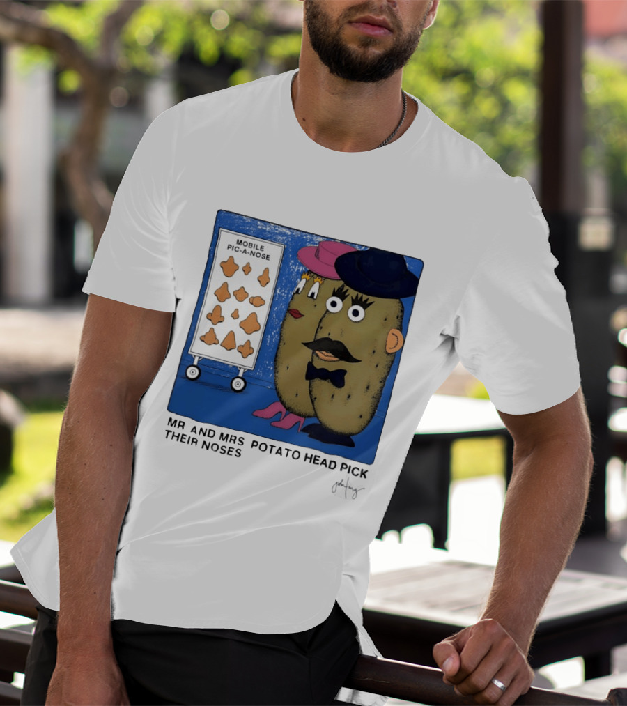 Mobile Pic A Nose Mr And Mrs Potato Head Pick Their Noses T-Shirt
