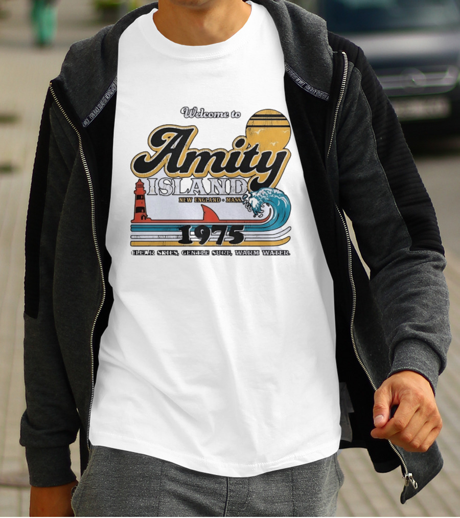 Welcome To Amity Island 1975 New England Massachusetts Lighthouse Wave Ocean Sun T-Shirt