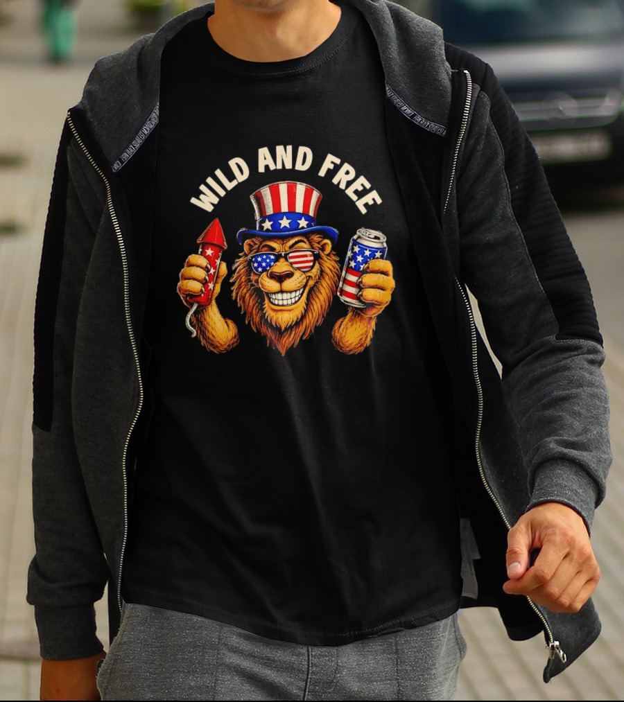 Wild And Free Lion Patriotic Hat Holding Firework And American Flag Can T-Shirt