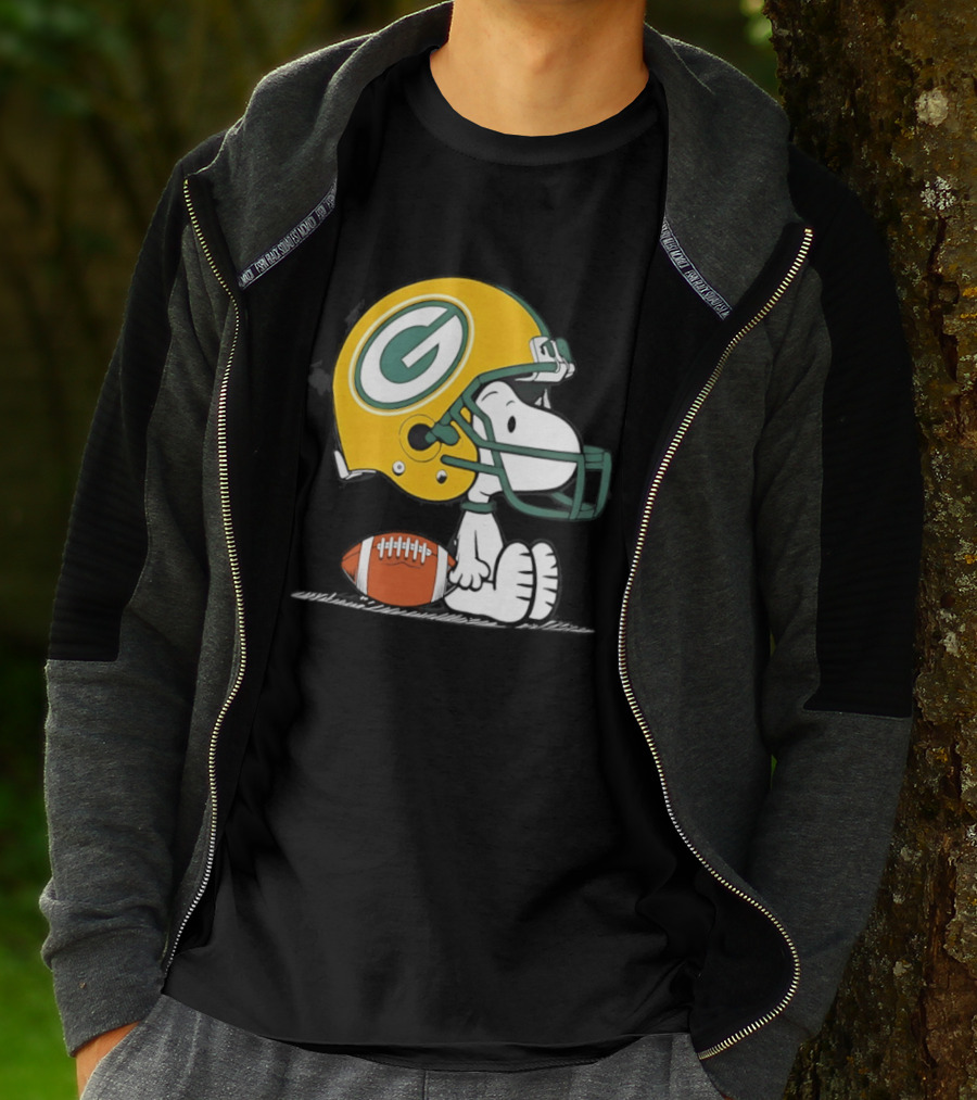 Snoopy Green Bay Packers Football Helmet Collaboration With Peanuts T-Shirt