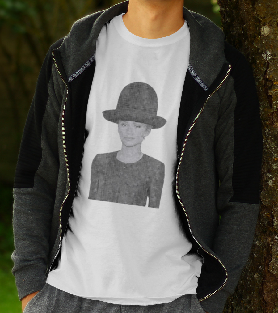 Zendaya Halftone Minimalist Style Fashion Influence T-Shirt