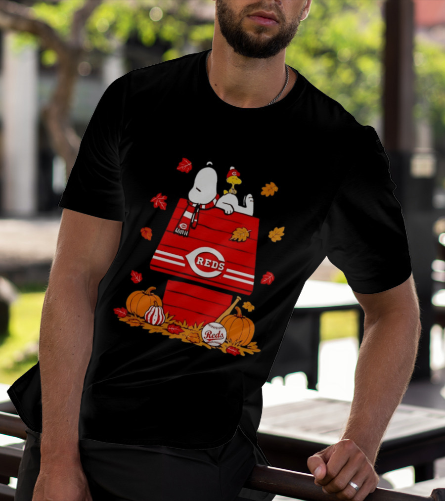 Snoopy Woodstock Cincinnati Reds Fall Baseball Pumpkins Leaves T-Shirt