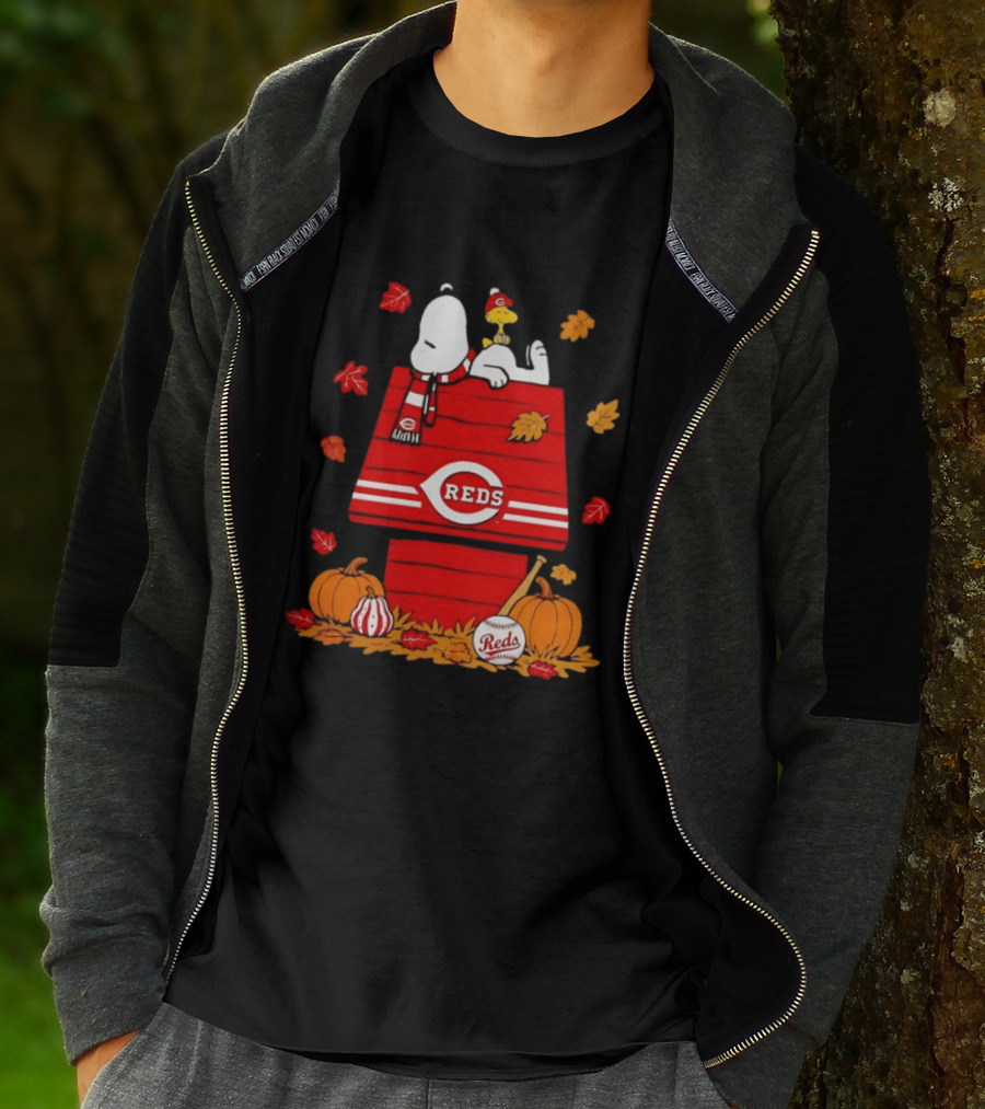 Snoopy Woodstock Cincinnati Reds Fall Baseball Pumpkins Leaves T-Shirt