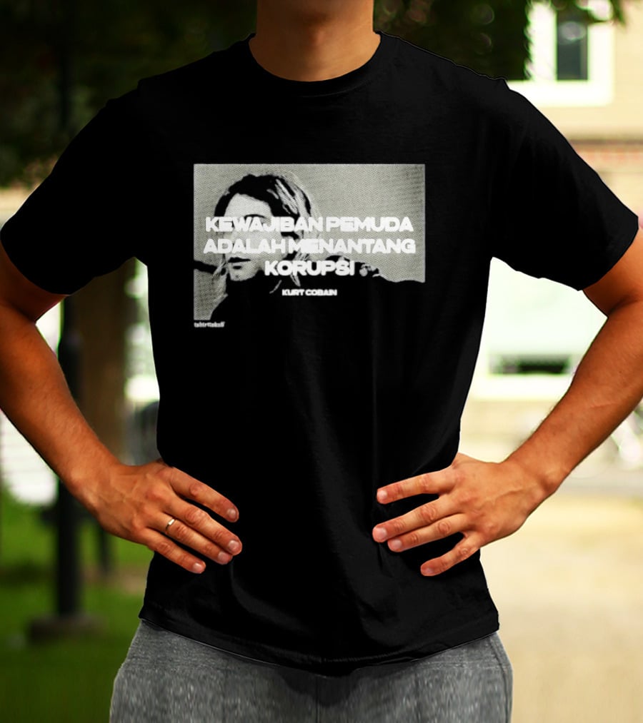 Kurt Cobain Kewajiban Pemuda Adalah Menantang Korupsi T-Shirt