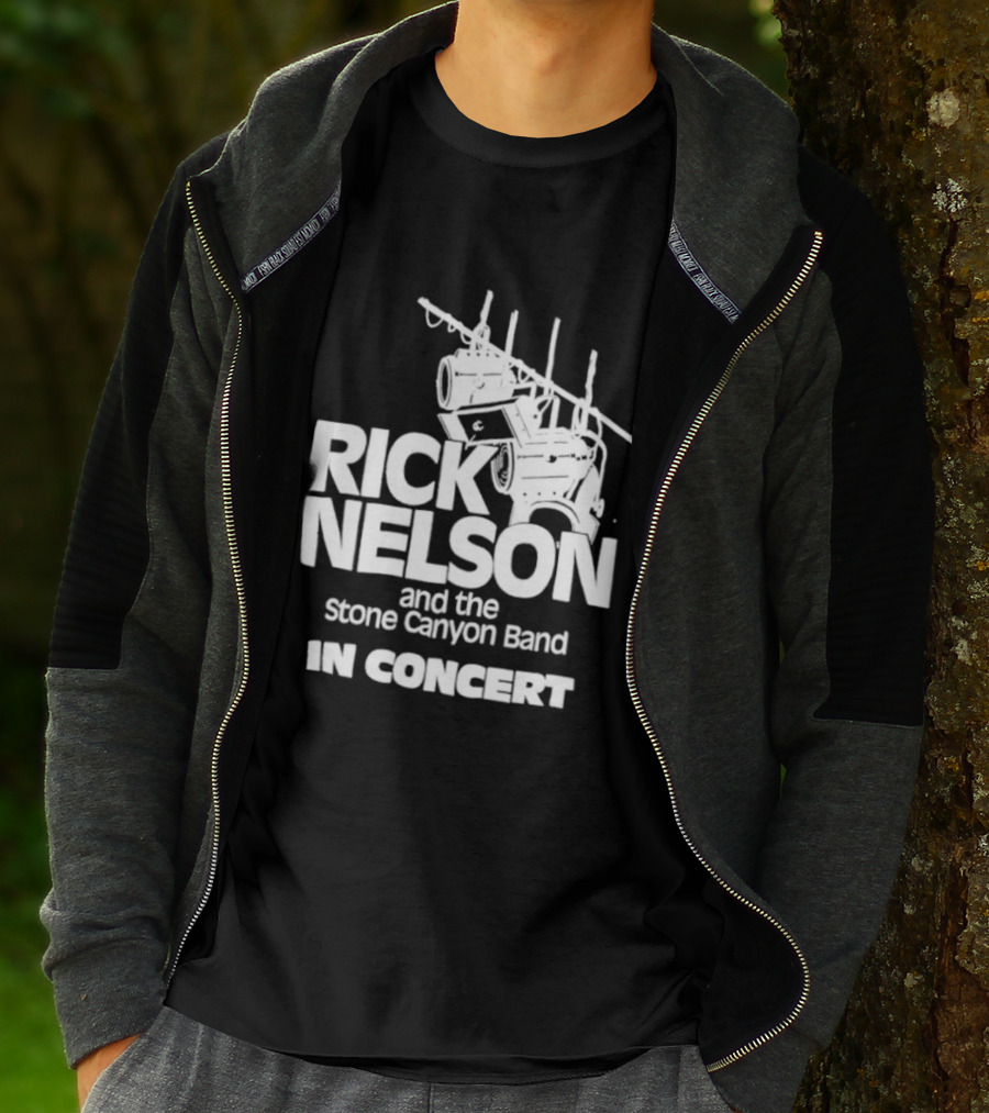Rick Nelson And The Stone Canyon Band In Concert Trắng Trên Nền đen Dàn đèn Sân Khấu T-Shirt