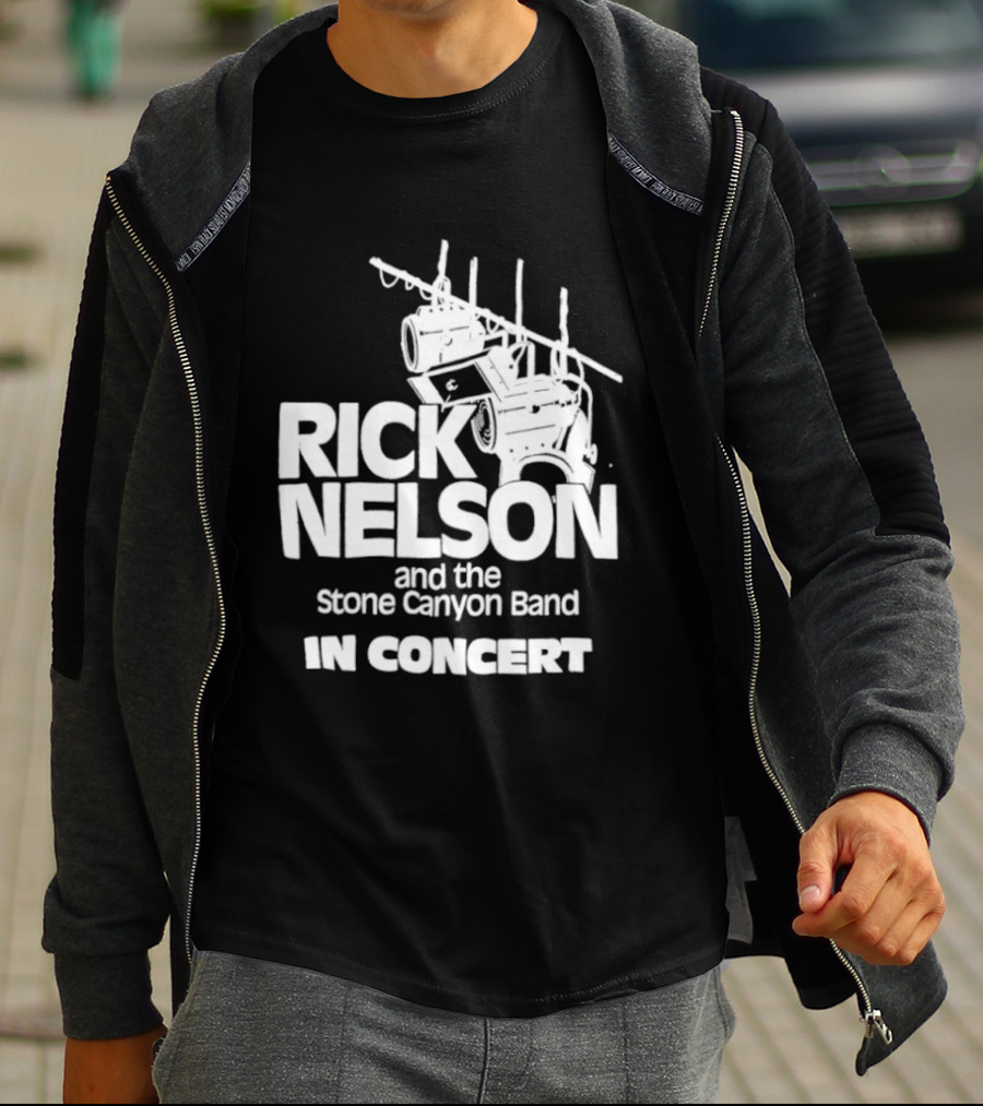 Rick Nelson And The Stone Canyon Band In Concert Trắng Trên Nền đen Dàn đèn Sân Khấu T-Shirt
