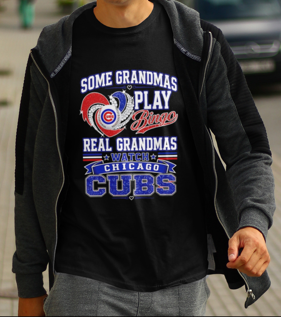 Some Grandmas Play Bingo Real Grandmas Chicago Cubs T-Shirt