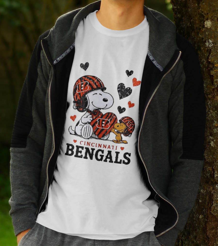 Cincinnati Bengals Peanuts Snoopy And Woodstock Love Hearts T-Shirt