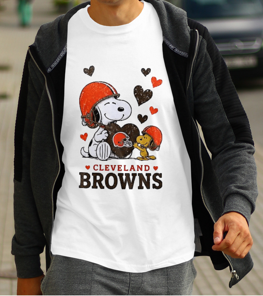 Cleveland Browns Peanuts Snoopy Woodstock Heart Helmets Love T-Shirt