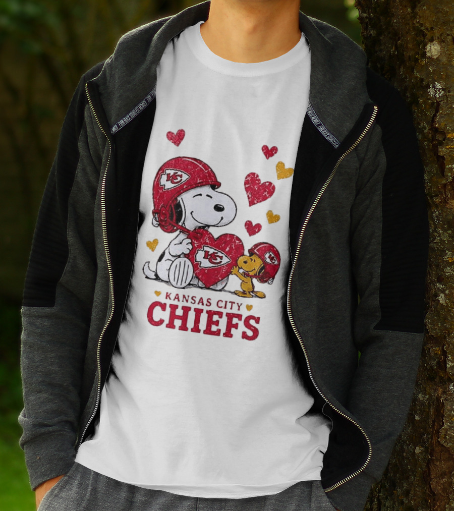 Kansas City Chiefs Peanuts Snoopy Hearts And Laughter T-Shirt