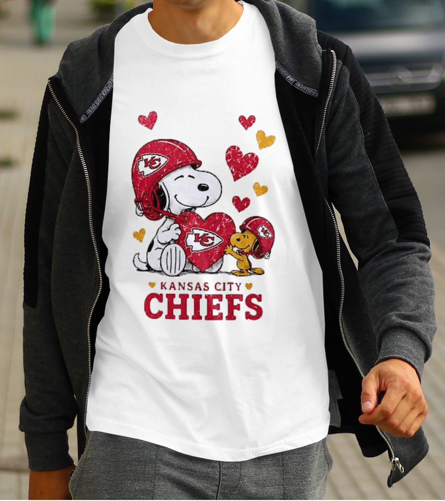 Kansas City Chiefs Peanuts Snoopy Hearts And Laughter T-Shirt