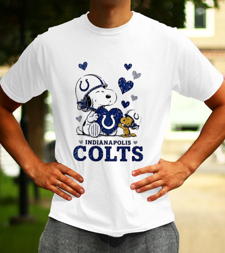 Indianapolis Colts Peanuts Snoopy Woodstock Love Hearts T-Shirt