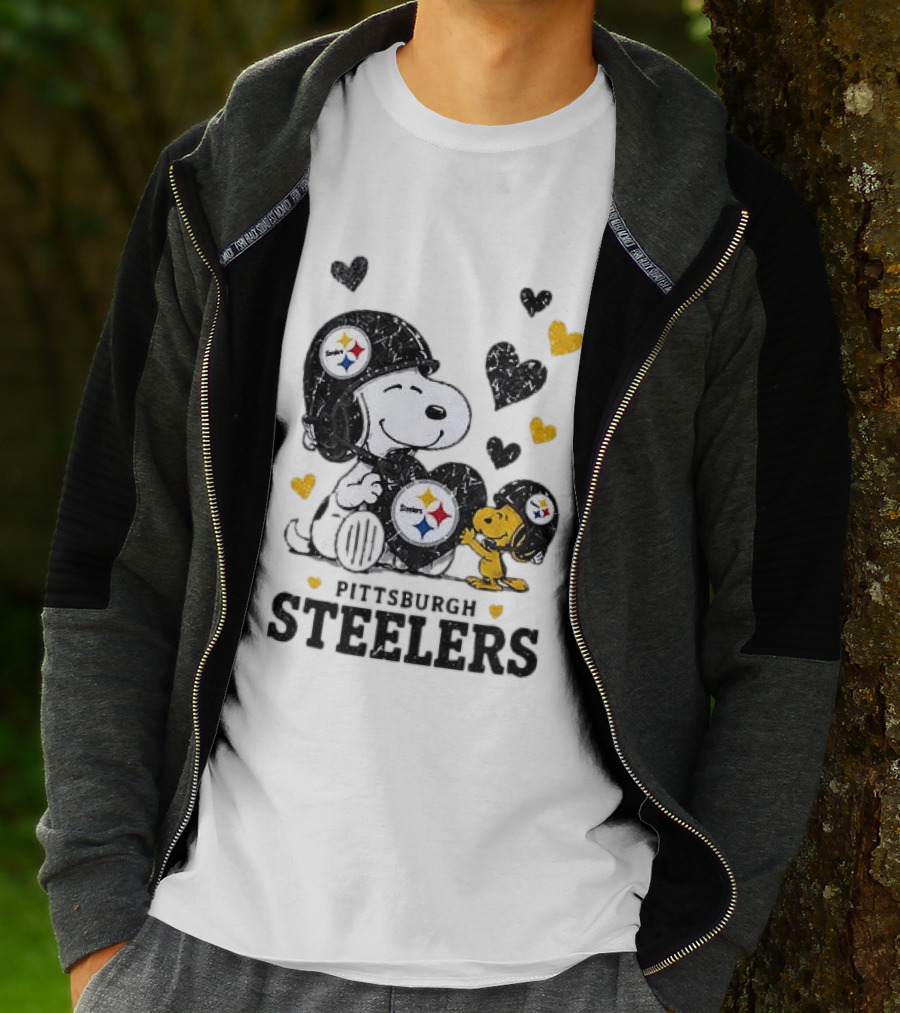 Pittsburgh Steelers Peanuts Snoopy Woodstock Hearts NFL Fan T-Shirt