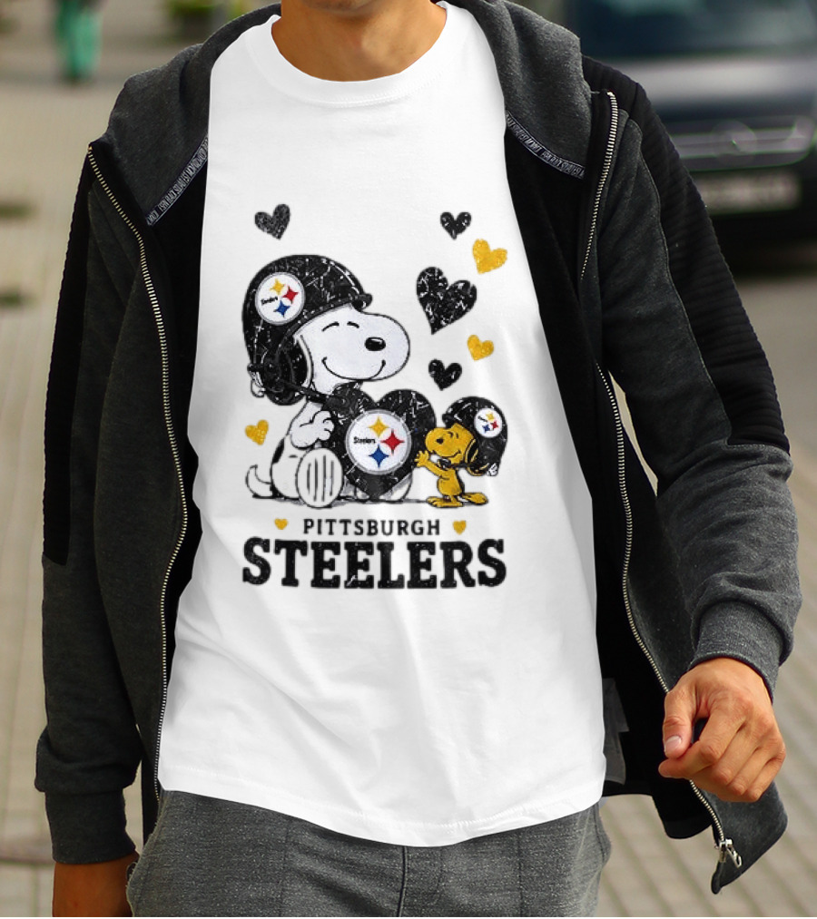 Pittsburgh Steelers Peanuts Snoopy Woodstock Hearts NFL Fan T-Shirt