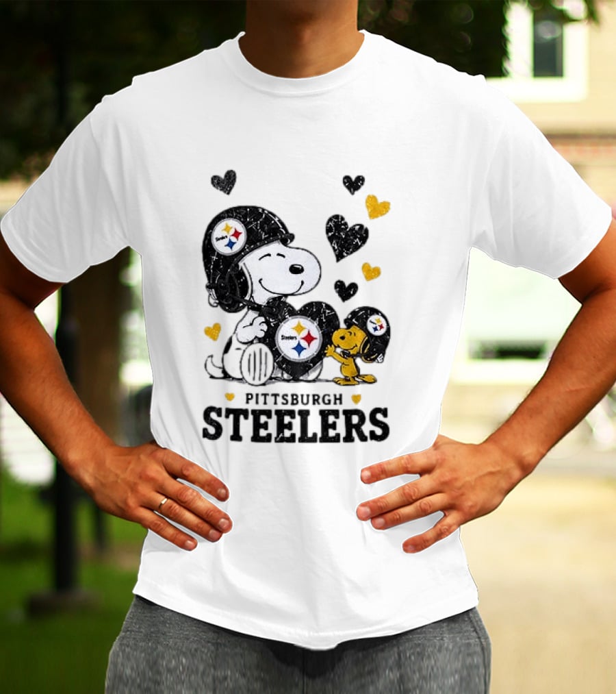 Pittsburgh Steelers Peanuts Snoopy Woodstock Hearts NFL Fan T-Shirt