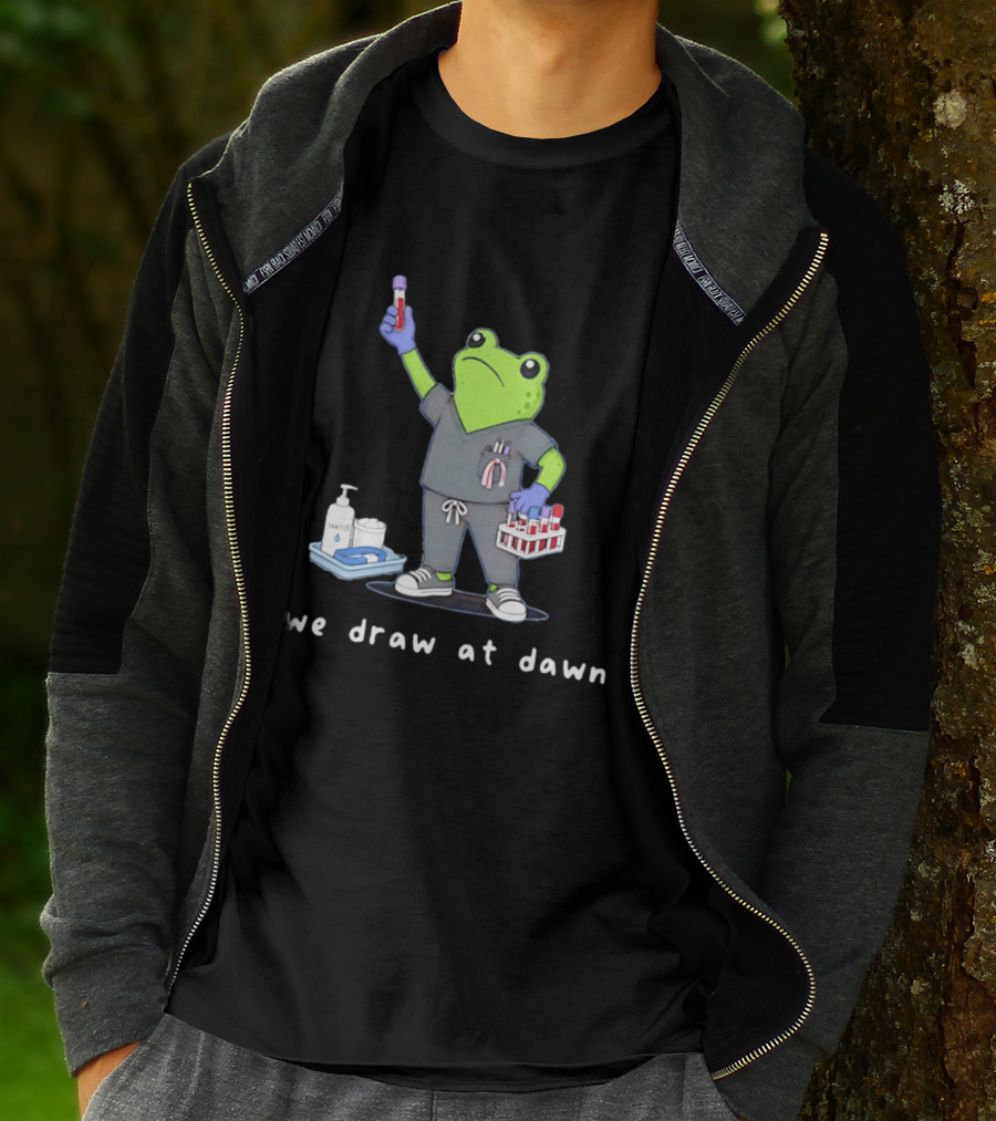 Phlebotomist Frog We Draw At Dawn Humor Lab Tech Supplies T-Shirt