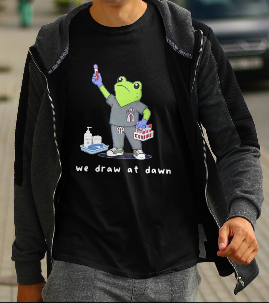 Phlebotomist Frog We Draw At Dawn Humor Lab Tech Supplies T-Shirt