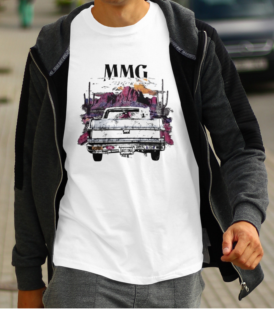 MMG Luna Vintage Car Desert Sunset Scene T-Shirt